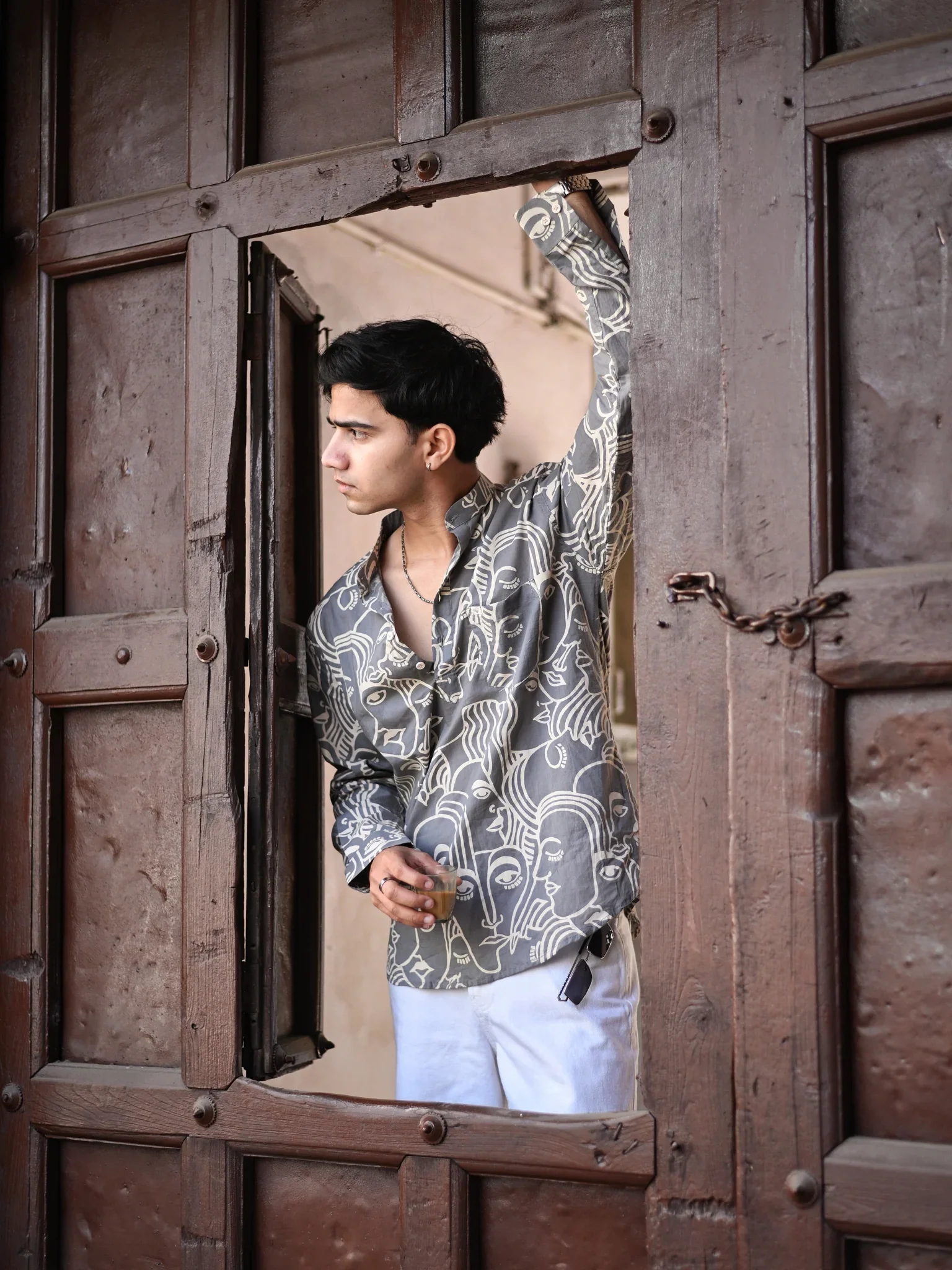Grey Face Art Printed Short Kurta - Image 4