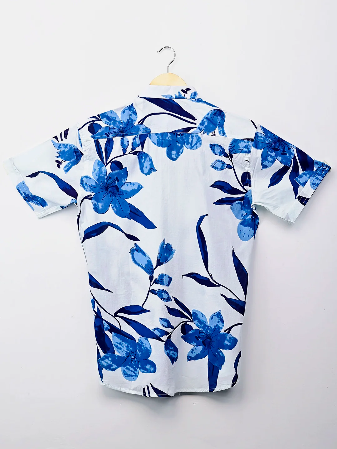 White & Blue Flower/Leaf Half-Sleeves Shirt - Image 3
